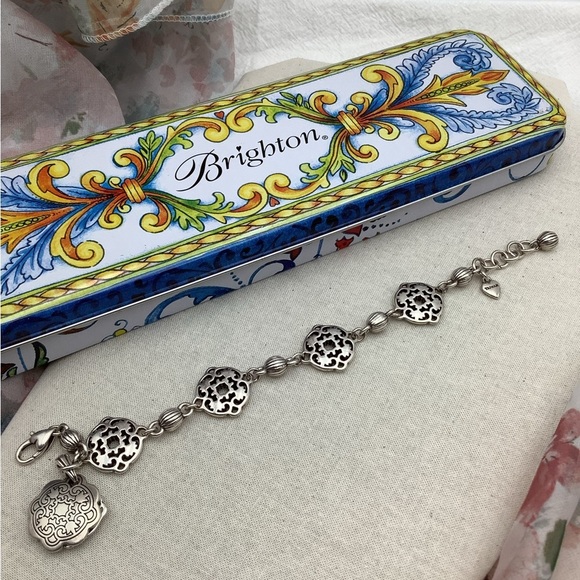 Brighton Silver Bracelet with Victorian-Inspired Design With Tin - Picture 3 of 3
